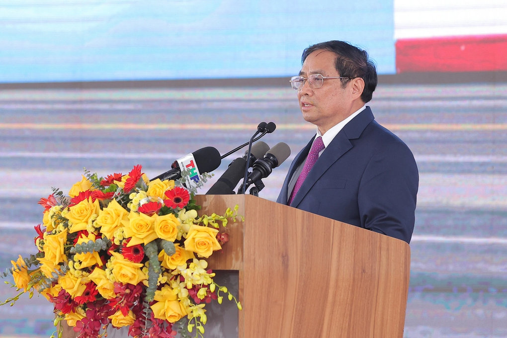Thủ tướng Phạm Minh Chính dự lễ xuất khẩu lô xe điện VinFast VF 8 sang Mỹ - 2 Thủ tướng Phạm Minh Chính dự lễ xuất khẩu lô xe điện VinFast VF 8 sang Mỹ - 2