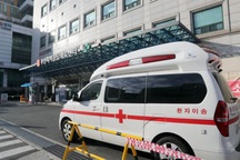 Hàng nghìn người ở tâm dịch Covid-19 tại Hàn Quốc chờ giường bệnh