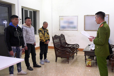 Bắt quả tang 5 đôi nam nữ đang mua bán dâm tại nhà nghỉ