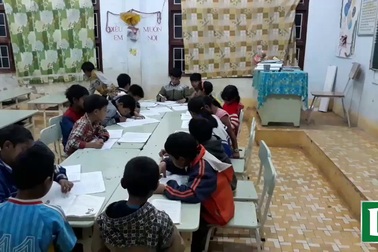 Lớp học tối luôn "sáng đèn" để dạy các học sinh nghèo vùng cao