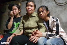 Nữ sinh khóc nghẹn ôm mẹ mù lòa: "Con không có cha, xin cô bác giúp đỡ"