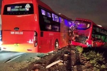 Xe Phương Trang tông ô tô trên cao tốc Vĩnh Hảo - Phan Thiết, 2 người chết