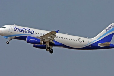 Máy bay Ấn Độ bốc cháy, 147 hành khách hoảng loạn