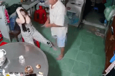 Đánh con gái vì đi chơi khuya, cha bị phạt 7,5 triệu đồng