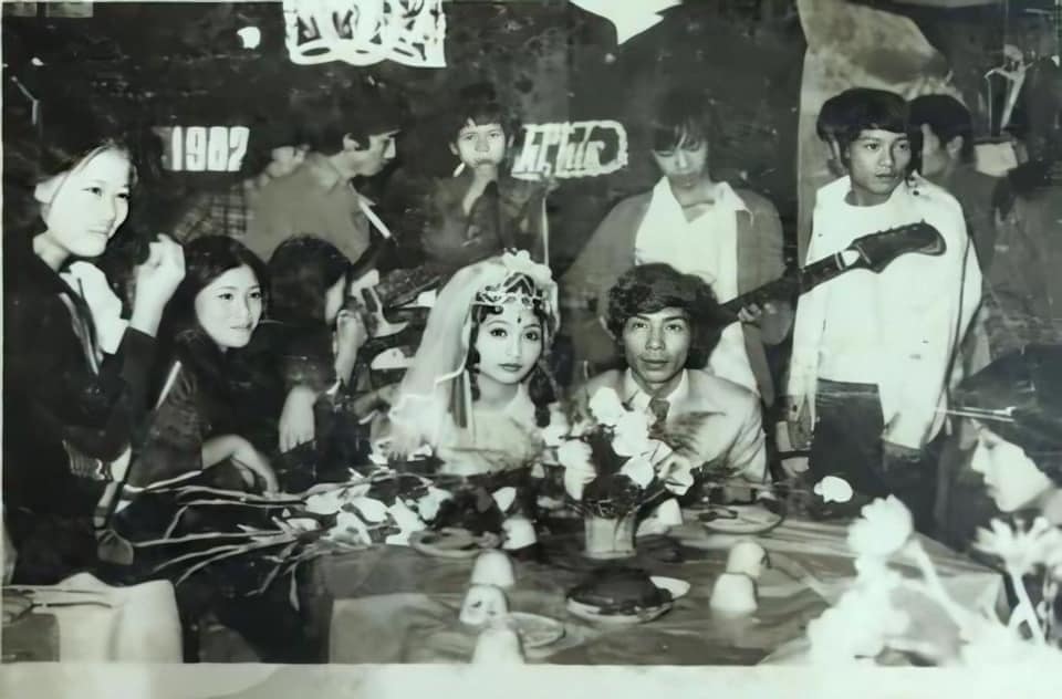 Bằng Kiều hé lộ ảnh đi hát đám cưới năm 9 tuổi, cát sê là một... túi bánh - 1 Bằng Kiều hé lộ ảnh đi hát đám cưới năm 9 tuổi, cát sê là một... túi bánh - 1