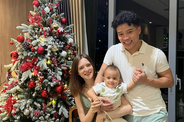 Khoảnh khắc đặc biệt đón năm mới của những khách Tây ở Việt Nam