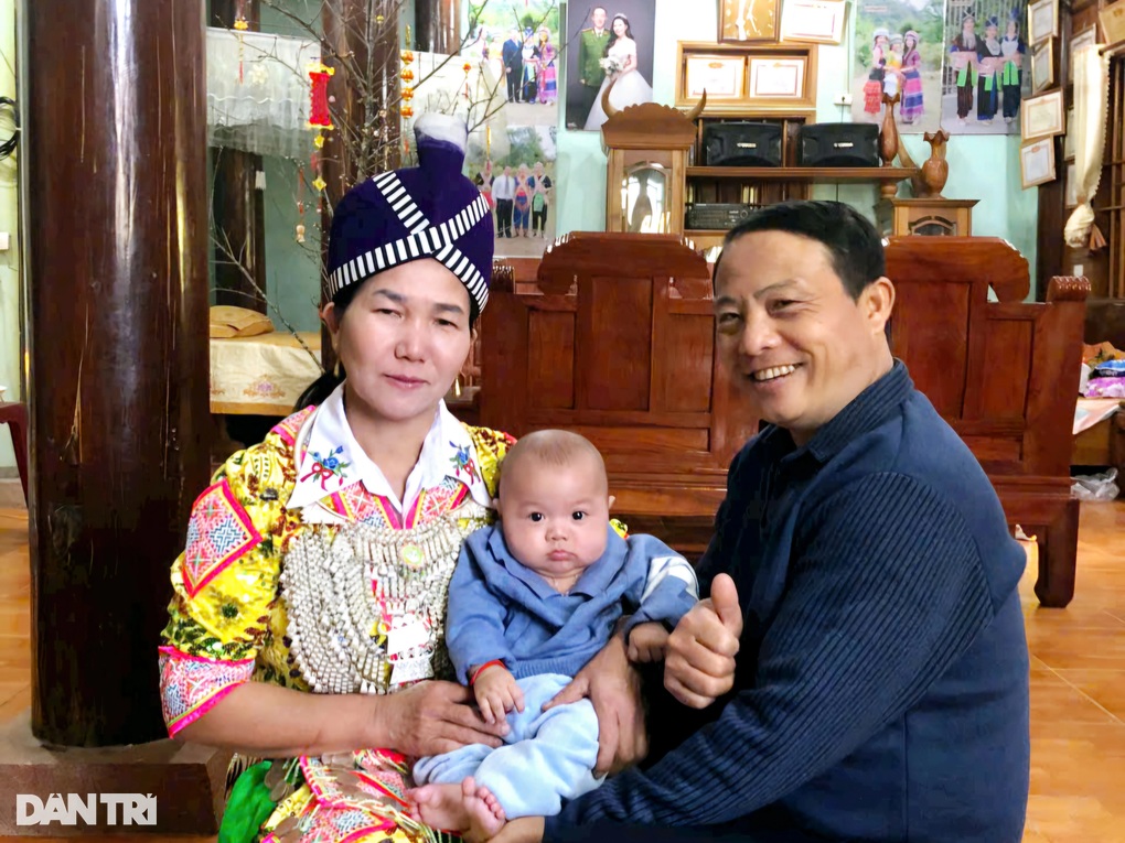 Thầy giáo người Mông nuôi gà đen, thắp sáng ước mơ nơi non cao - 3 Thầy giáo người Mông nuôi gà đen, thắp sáng ước mơ nơi non cao - 3