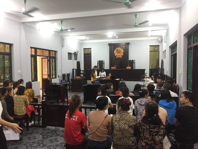 Đang xét xử vụ nữ y sĩ cắt bao quy đầu làm 117 trẻ bị lây nhiễm sùi mào gà tại Hưng Yên - Ảnh 3. Đang xét xử vụ nữ y sĩ cắt bao quy đầu làm 117 trẻ bị lây nhiễm sùi mào gà tại Hưng Yên - Ảnh 3.