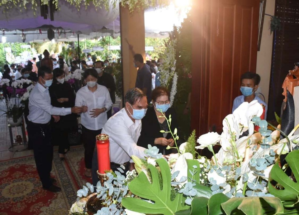 Người dân viếng nguyên Phó Thủ tướng Trương Vĩnh Trọng tại quê nhà - 2 Người dân viếng nguyên Phó Thủ tướng Trương Vĩnh Trọng tại quê nhà - 2