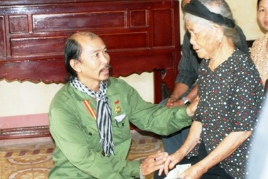 Nghệ sĩ “xuyên Việt về với mẹ” thăm các Mẹ VNAH Thanh Hóa
