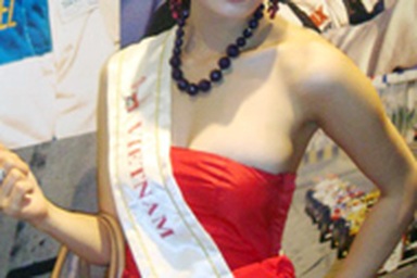 Cao Thuỳ Dương  - “Hoa hậu được bình chọn nhiều nhất qua mạng” 