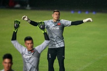 Bùi Tiến Dũng bắt chính ở trận đấu với Olympic Oman?