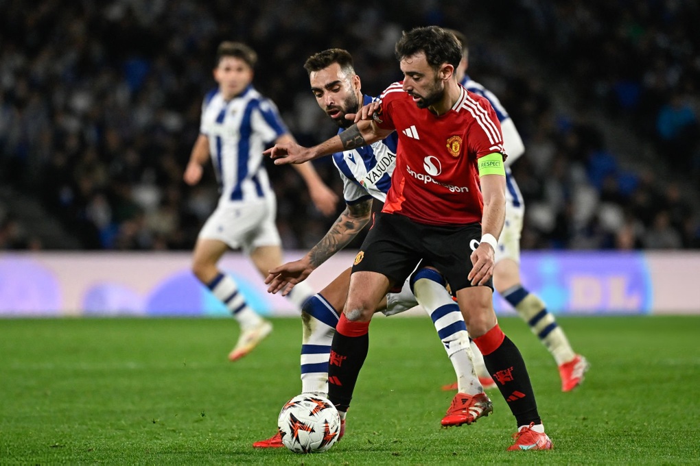 Fernandes mắc lỗi, Man Utd tuột chiến thắng trước Real Sociedad - 1 Fernandes mắc lỗi, Man Utd tuột chiến thắng trước Real Sociedad - 1