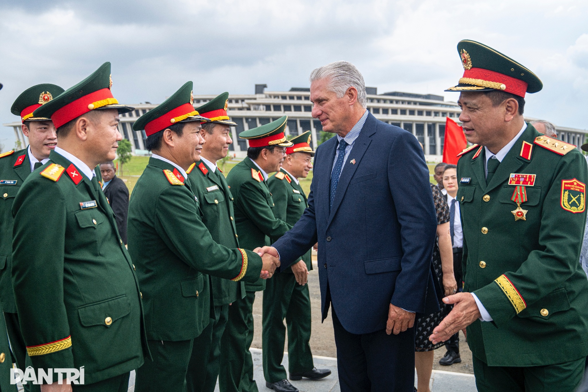 Bí thư thứ nhất, Chủ tịch Cuba thăm Bảo tàng Lịch sử Quân sự Việt Nam - 2