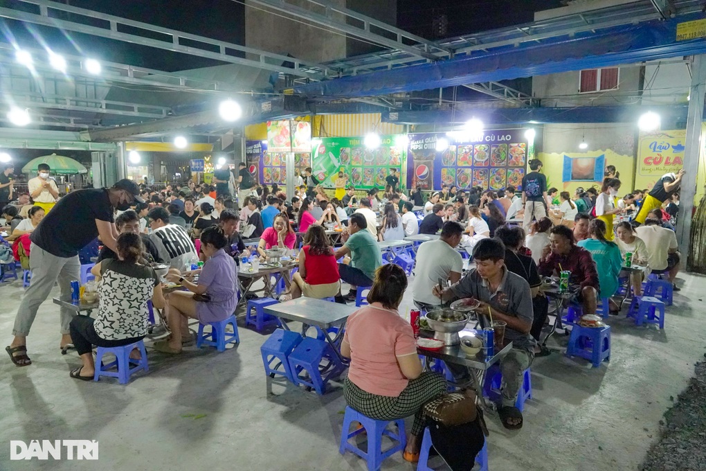 A hot pot restaurant that says no to beer and alcohol helps the owner earn more than 1 stick of gold a day - 5