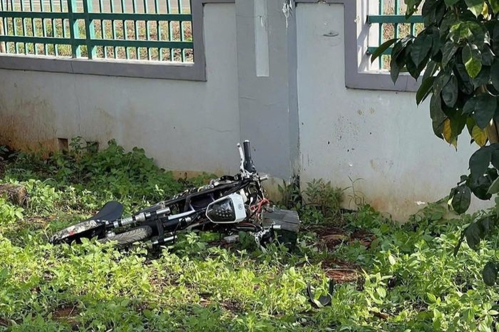 Nam sinh lái xe đạp điện tông vào tường tử vong ở Đồng Nai - 1 Nam sinh lái xe đạp điện tông vào tường tử vong ở Đồng Nai - 1