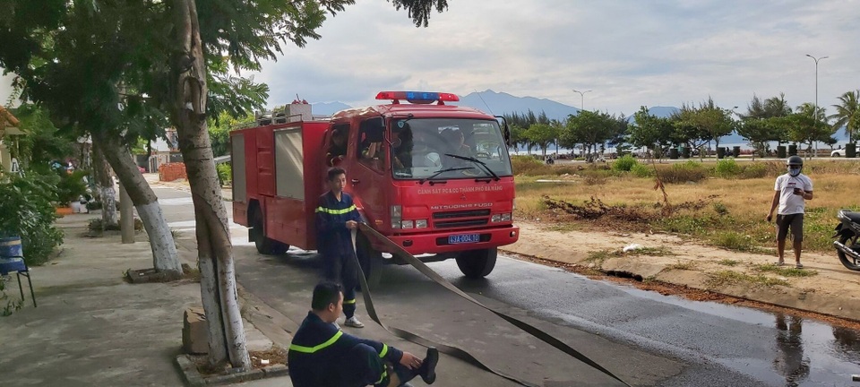 Bà hỏa” thiêu rụi cơ sở sơn tĩnh điện nằm trong khu dân cư - 1 Bà hỏa” thiêu rụi cơ sở sơn tĩnh điện nằm trong khu dân cư - 1