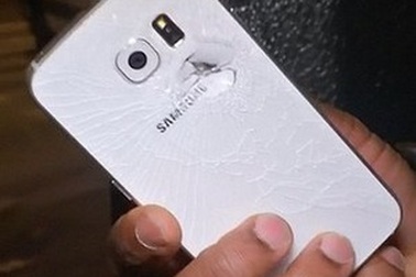 Galaxy S6 Edge cứu chủ nhân thoát chết trong vụ khủng bố tại Paris