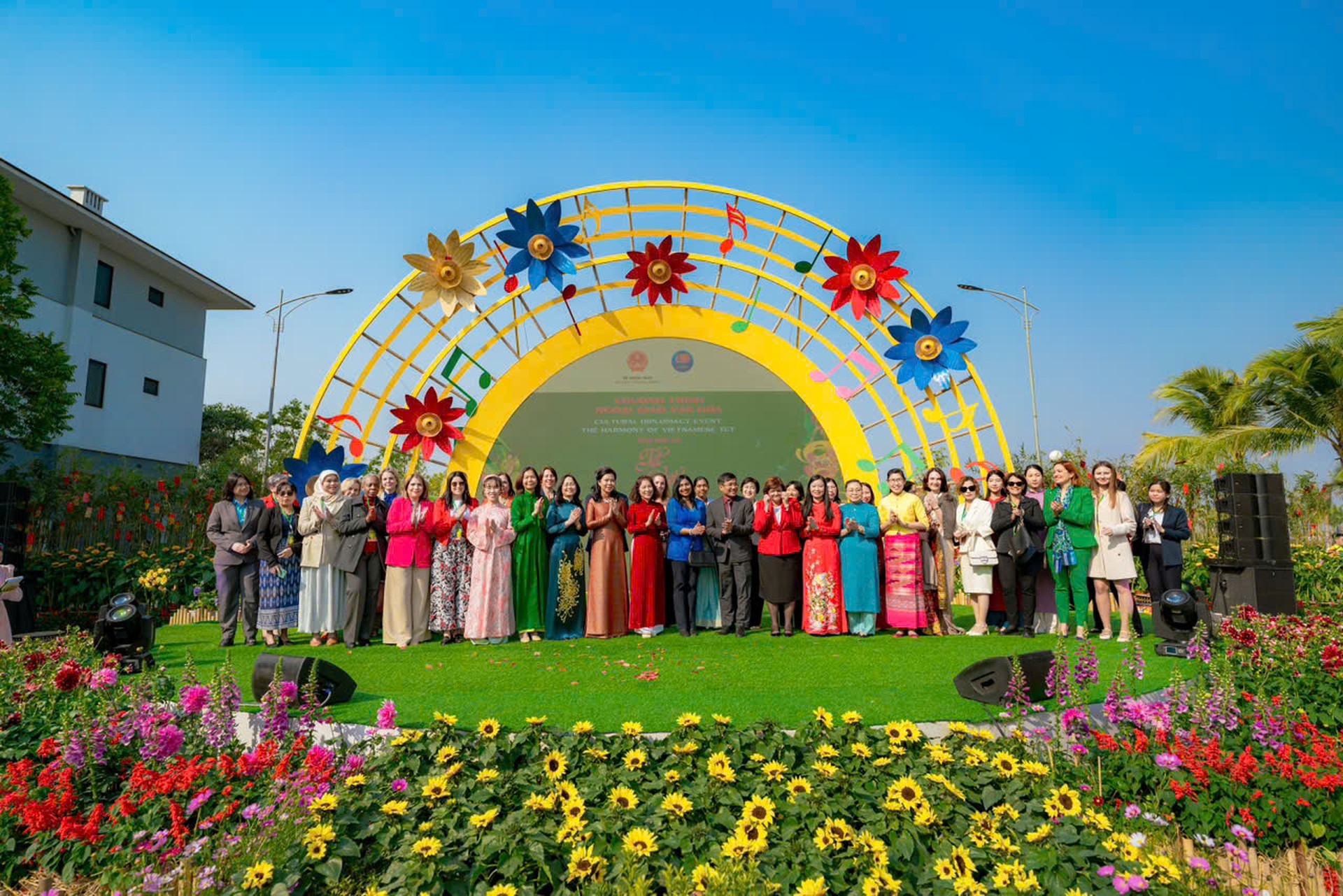 Khai hội Home Hanoi Xuan 2025: Tôn vinh âm nhạc và văn hóa truyền thống Việt - 1 Khai hội Home Hanoi Xuan 2025: Tôn vinh âm nhạc và văn hóa truyền thống Việt - 1