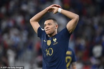 Vừa làm nên lịch sử, Mbappe phản ứng bất ngờ với FIFA