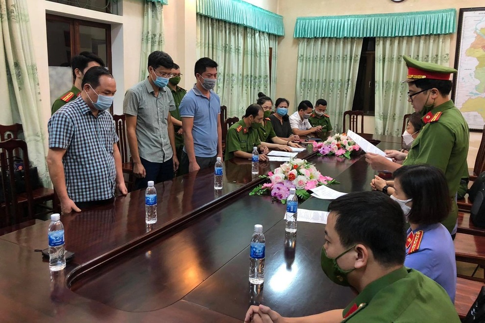 Bắt, khởi tố nhiều giám đốc liên quan đến sai phạm tại công ty môi trường - 2 Bắt, khởi tố nhiều giám đốc liên quan đến sai phạm tại công ty môi trường - 2