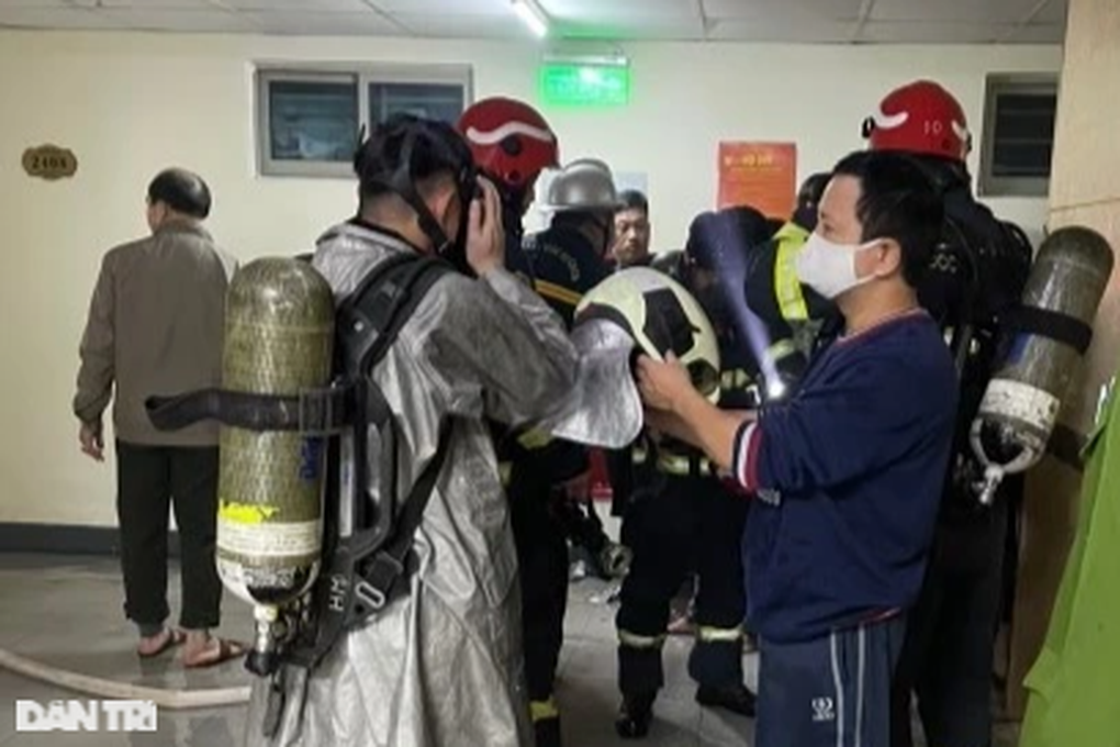 Hà Nội: Cháy lớn tại tầng 24 tòa chung cư HH Linh Đàm trong đêm - 3 Hà Nội: Cháy lớn tại tầng 24 tòa chung cư HH Linh Đàm trong đêm - 3