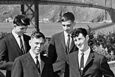 Bốn quân nhân Liên Xô trôi dạt trên biển 49 ngày giữa vòng vây cá mập