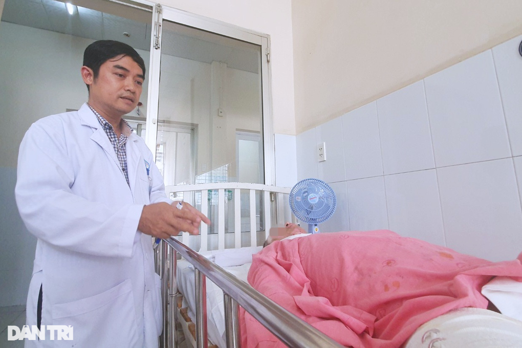 TPHCM: Một tháng có hàng chục ca bỏng nát cơ thể vì dùng cồn nướng mực - 4 TPHCM: Một tháng có hàng chục ca bỏng nát cơ thể vì dùng cồn nướng mực - 4
