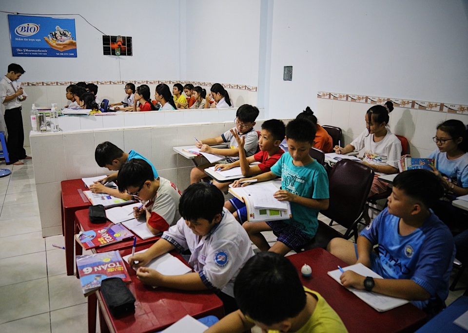 Thầy giáo công nhân 10 năm mở lớp học miễn phí cho trẻ em nghèo - 11 Thầy giáo công nhân 10 năm mở lớp học miễn phí cho trẻ em nghèo - 11