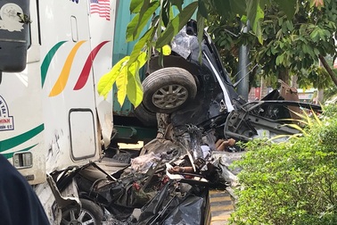 Vụ tai nạn thảm khốc 5 người chết: Do xe container lấn trái