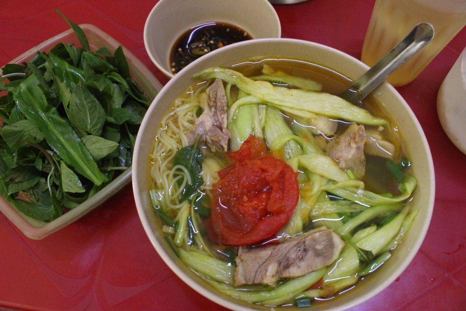 Vắng khách, bà chủ quán bún chửi từng lên CNN bất ngờ... “cai chửi” - 1 Vắng khách, bà chủ quán bún chửi từng lên CNN bất ngờ... “cai chửi” - 1