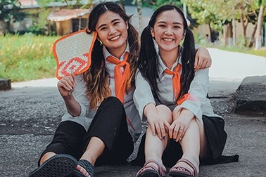 Nữ diễn viên trẻ Đỗ Hà Anh khoe ảnh kỷ yếu thôn quê, dân dã