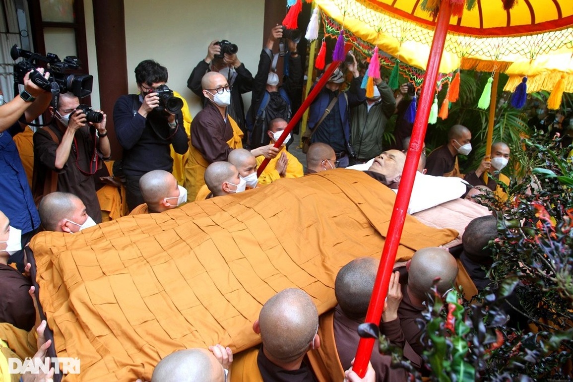 Hình ảnh tại lễ nhập kim quan Thiền sư Thích Nhất Hạnh - 1 Hình ảnh tại lễ nhập kim quan Thiền sư Thích Nhất Hạnh - 1