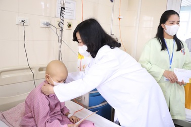 Bộ trưởng Y tế: Tỷ lệ chữa khỏi ung thư tại Bệnh viện K ngang tầm các nước