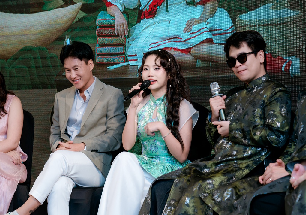 Phương Mỹ Chi học hát chầu văn, rock, đầu tư 10 tỷ đồng cho show miễn phí - 2 Phương Mỹ Chi học hát chầu văn, rock, đầu tư 10 tỷ đồng cho show miễn phí - 2