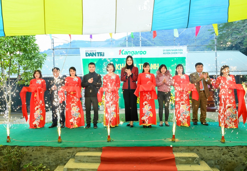 Khánh thành Phòng học Dân trí: Thầy trò hết cảnh vừa dạy, vừa lo lớp sập - 6 Khánh thành Phòng học Dân trí: Thầy trò hết cảnh vừa dạy, vừa lo lớp sập - 6