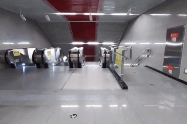 Mất 53 giây để xuống ga tàu điện ngầm sâu tương đương với tòa nhà 40 tầng