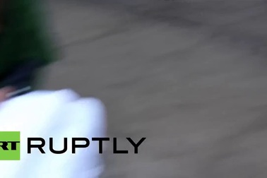 Nhảy qua người trẻ sơ sinh để xua đuổi tà ma