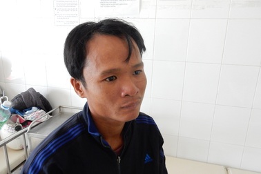 Bệnh tật đeo bám vợ con, ông bố trẻ kiệt quệ