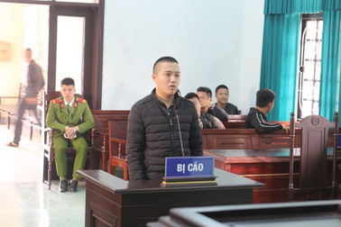 Không lấy được tiền, kẻ đòi nợ thuê dùng súng bắn người