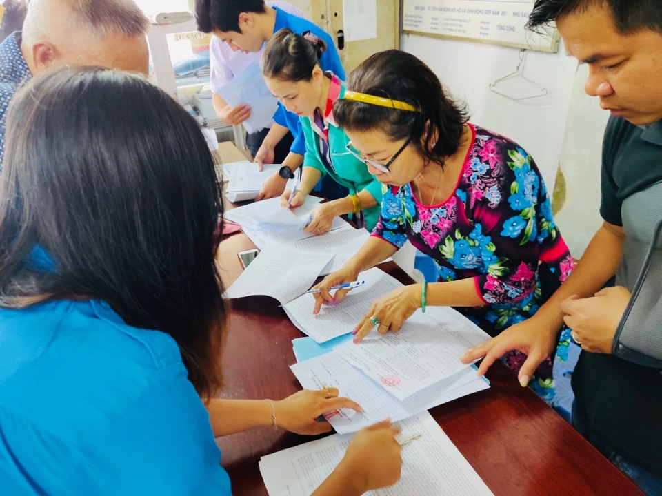 Người dân bỏ phiếu cho ý kiến về việc thành lập Thành phố Thủ Đức - 1 Người dân bỏ phiếu cho ý kiến về việc thành lập Thành phố Thủ Đức - 1