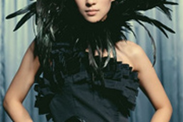 Chương Tử Di: Càng bị chỉ trích càng đắt giá