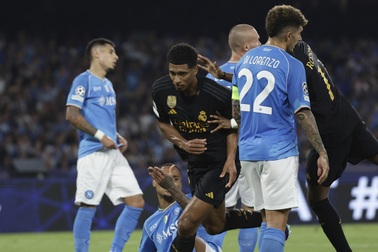 Bellingham tỏa sáng, Real Madrid thắng trên sân của Napoli