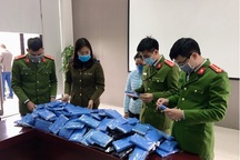 Quản lý thị trường phát hiện lô khẩu trang gần trăm nghìn chiếc “vô chủ"