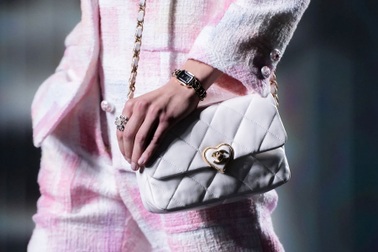 Những kiểu túi dây xích sang trọng và không bao giờ bị lỗi mốt
