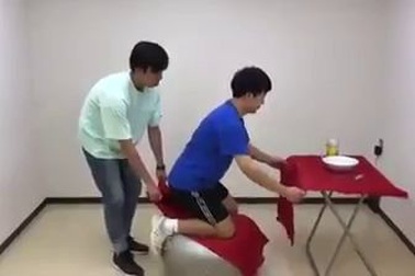 “Chết cười” hai thanh niên thể hiện màn ảo thuật với kết quả bất ngờ vào phút cuối