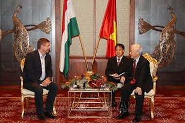 Tổng Bí thư Nguyễn Phú Trọng tiếp Chủ tịch Đảng Xã hội Hungary