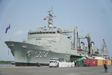 3 tàu hải quân Australia cập cảng TPHCM