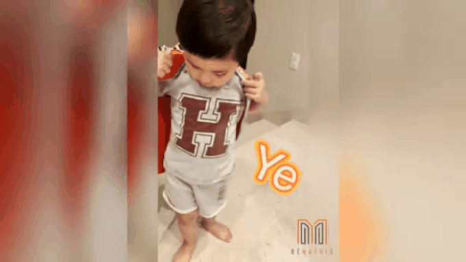 Mới 3 tuổi đã đòi bỏ nhà đi để mẹ hốt hoảng gọi điện cầu cứu, con trai Đan Trường lại khiến dân tình đổ rào rào vì lý do đáng yêu hết nấc - Ảnh 2. Mới 3 tuổi đã đòi bỏ nhà đi để mẹ hốt hoảng gọi điện cầu cứu, con trai Đan Trường lại khiến dân tình đổ rào rào vì lý do đáng yêu hết nấc - Ảnh 2.