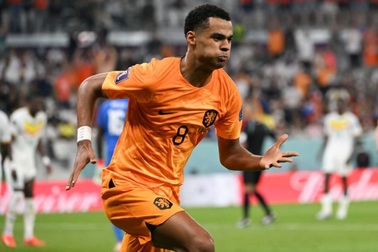 Ngôi sao tuyển Hà Lan sẵn sàng thay thế Ronaldo ở Man Utd